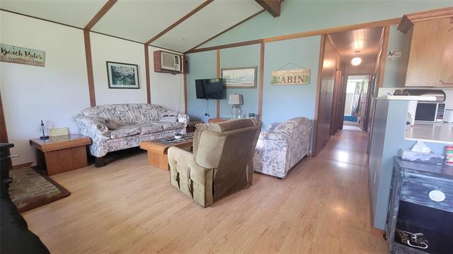 46 Cole Blvd, Gimli Rm, MB - Indoor Photo Showing Living Room