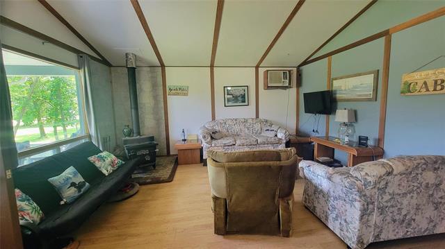 46 Cole Blvd, Gimli Rm, MB - Indoor Photo Showing Living Room