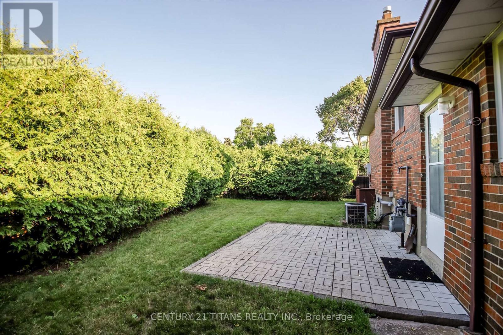 9 Minos Crescent, Toronto, ON - Outdoor