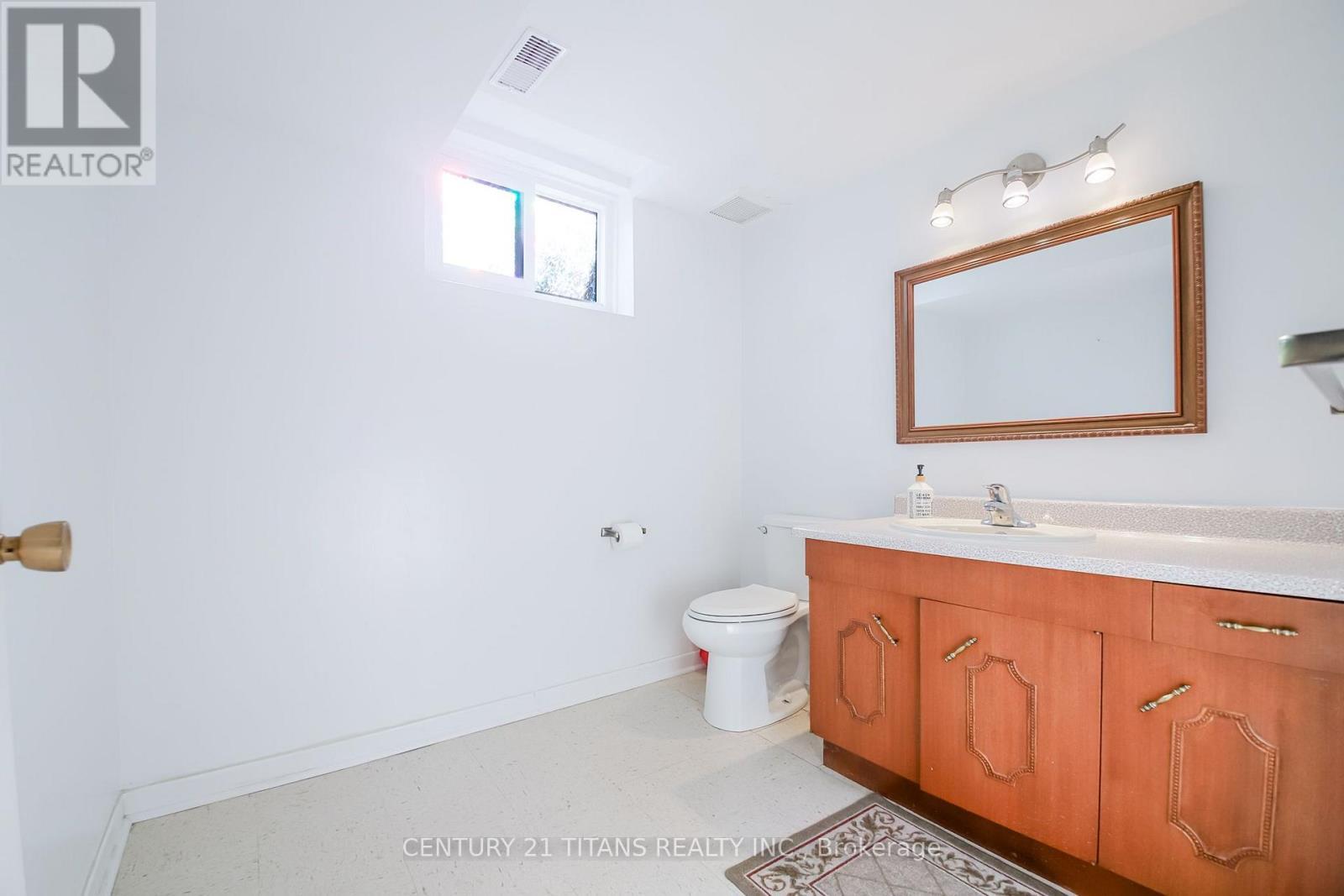 9 Minos Crescent, Toronto, ON - Indoor Photo Showing Bathroom