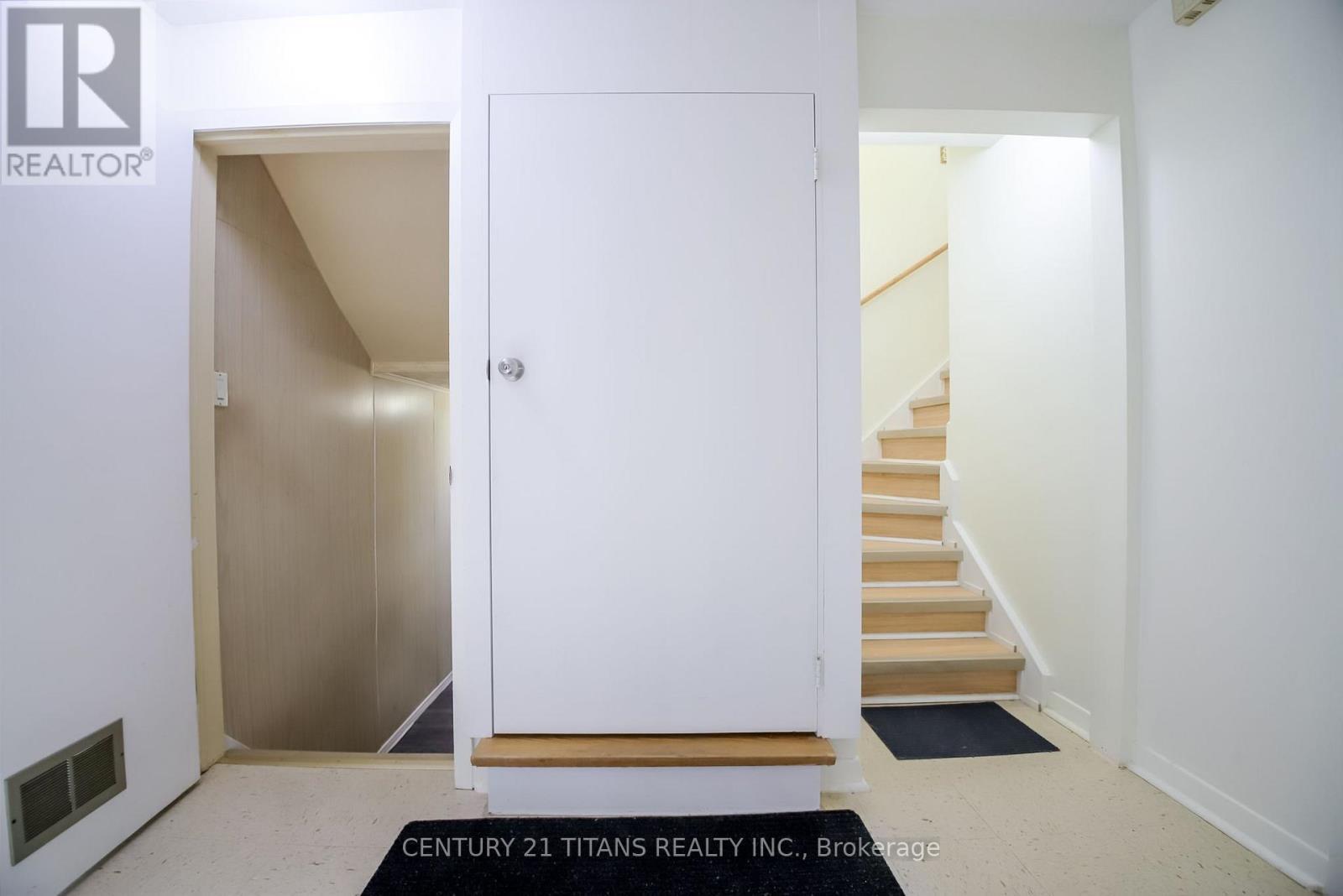 9 Minos Crescent, Toronto, ON - Indoor Photo Showing Other Room