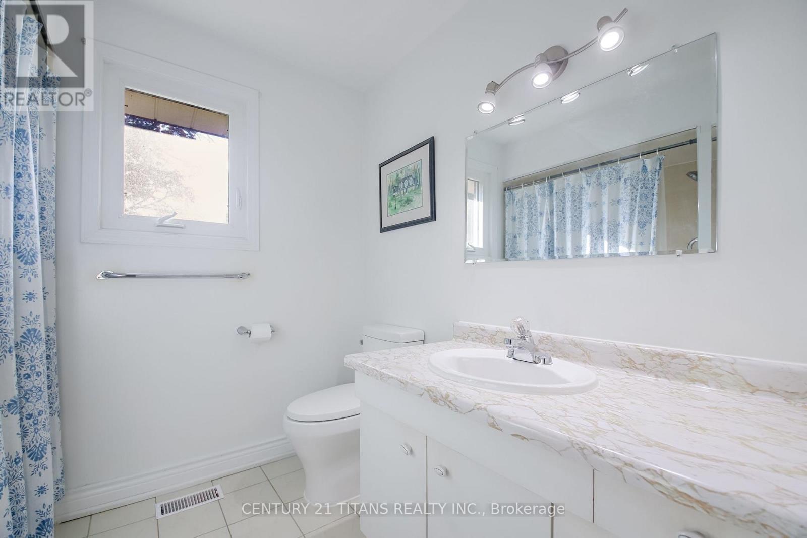 9 Minos Crescent, Toronto, ON - Indoor Photo Showing Bathroom
