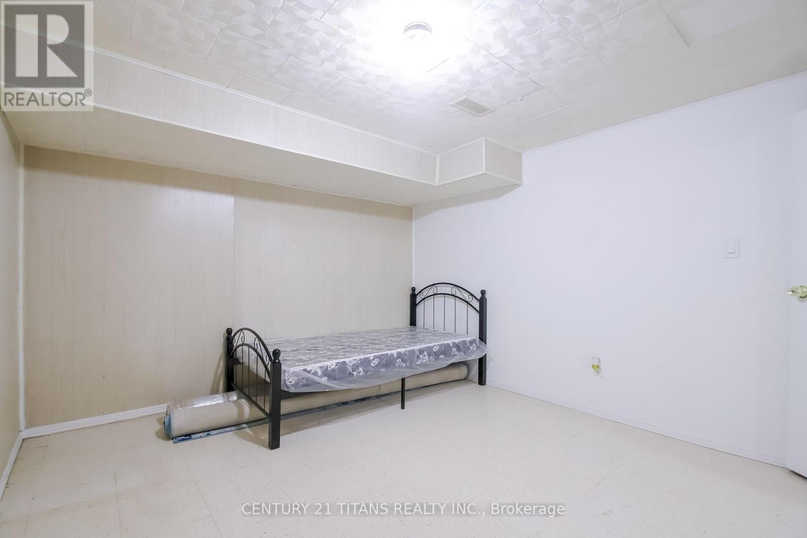 9 Minos Crescent, Toronto, ON - Indoor