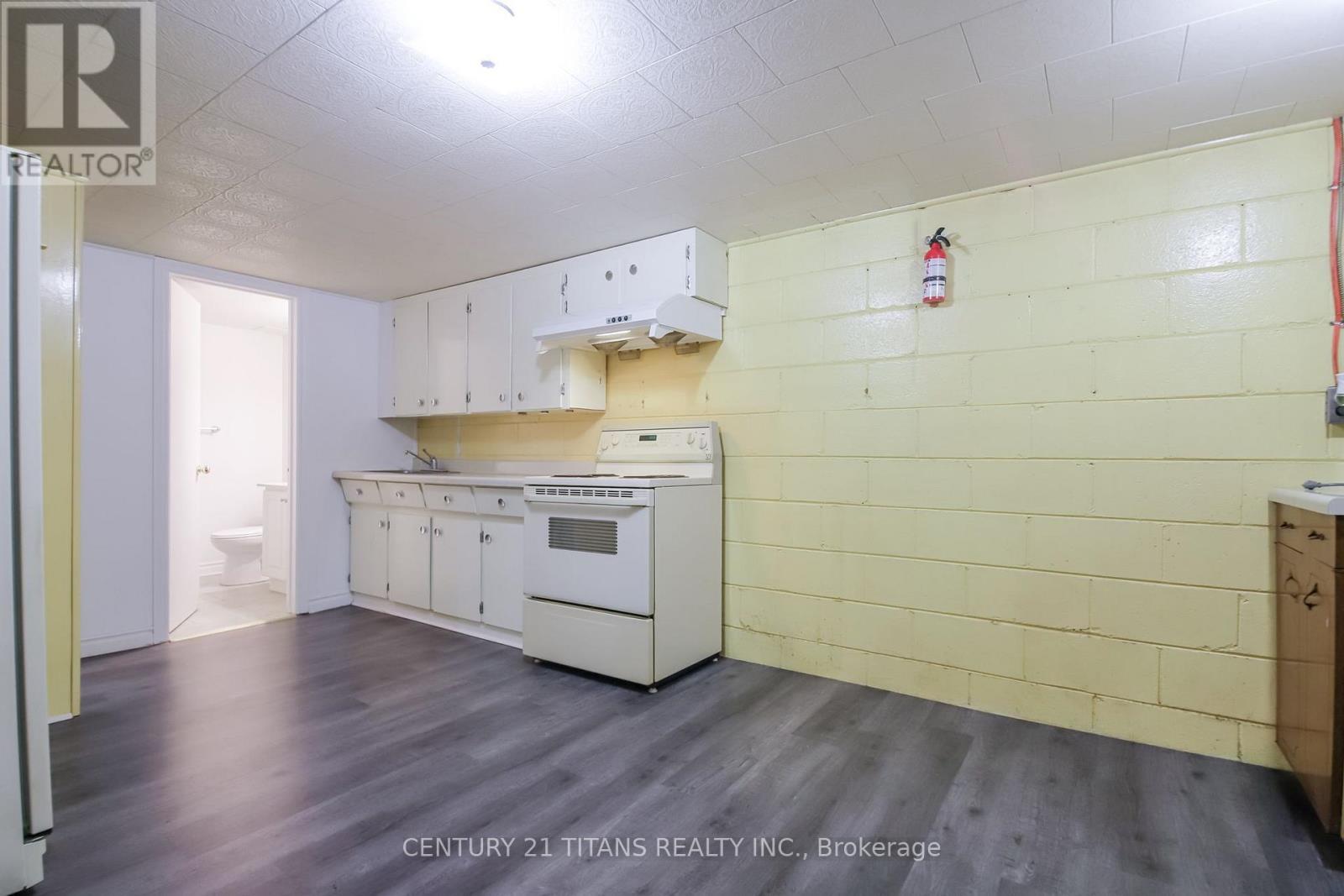 9 Minos Crescent, Toronto, ON - Indoor Photo Showing Kitchen