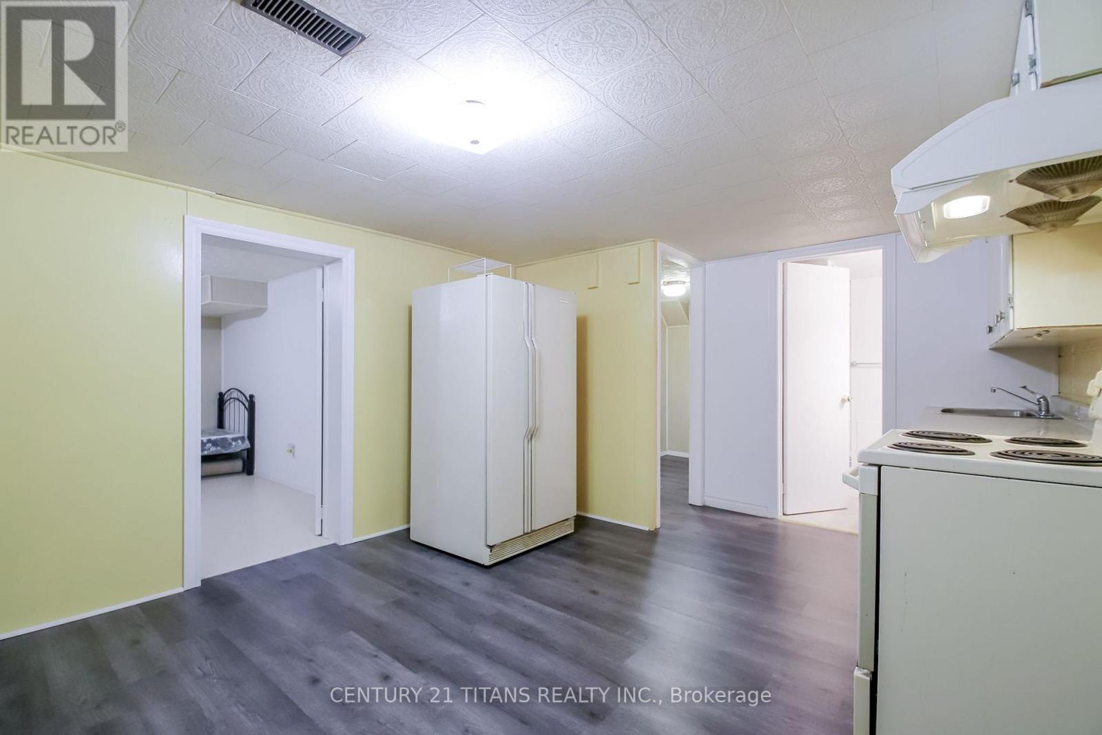 9 Minos Crescent, Toronto, ON - Indoor Photo Showing Kitchen