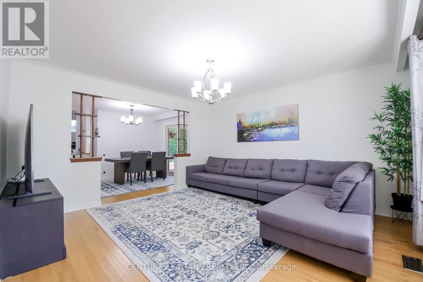 9 Minos Crescent, Toronto, ON - Indoor Photo Showing Living Room