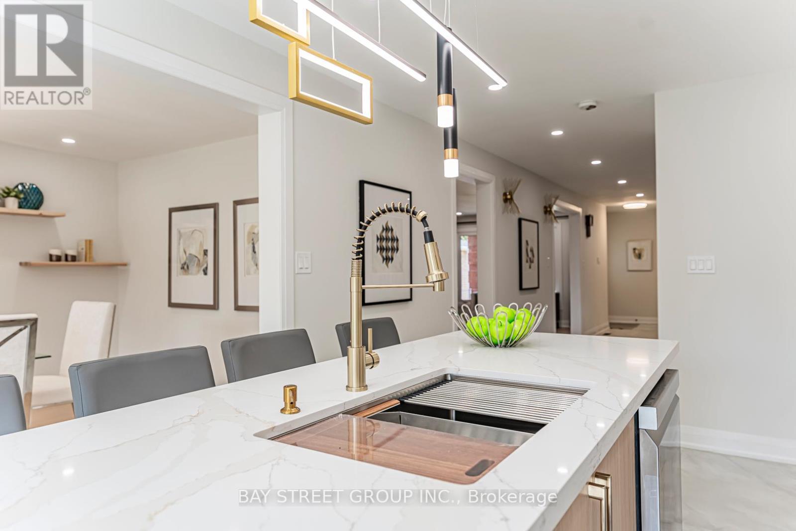 146 Cabinet Crescent, Vaughan, ON - Indoor Photo Showing Dining Room