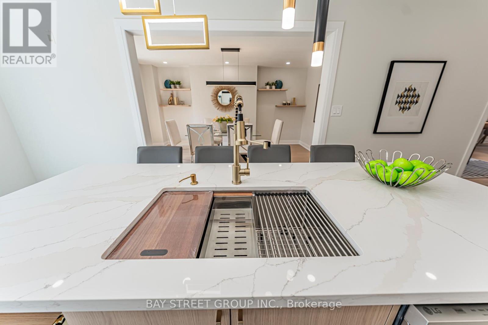 146 Cabinet Crescent, Vaughan, ON - Indoor Photo Showing Dining Room