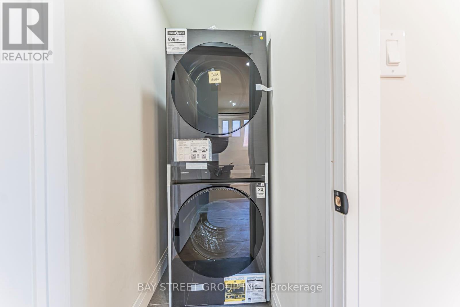 146 Cabinet Crescent, Vaughan, ON - Indoor Photo Showing Laundry Room