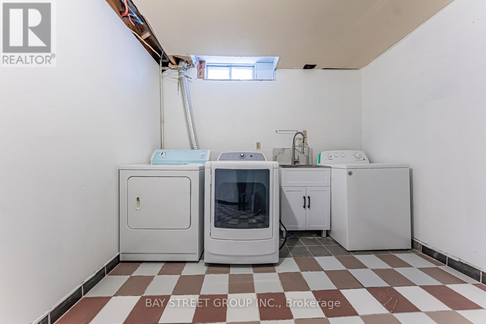 146 Cabinet Crescent, Vaughan, ON - Indoor Photo Showing Laundry Room