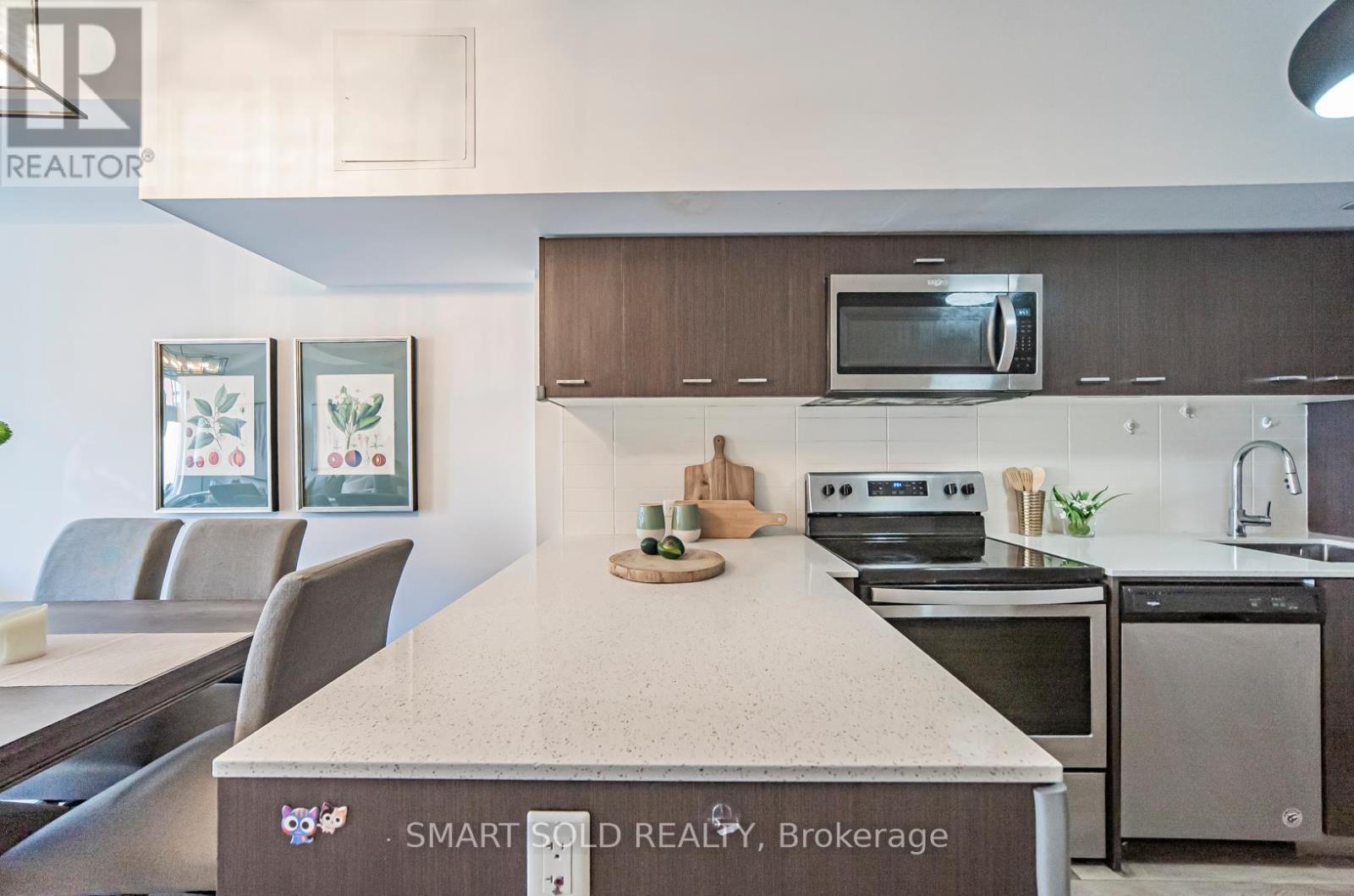 132 - 20 Echo Point, Toronto, ON - Indoor Photo Showing Kitchen With Upgraded Kitchen