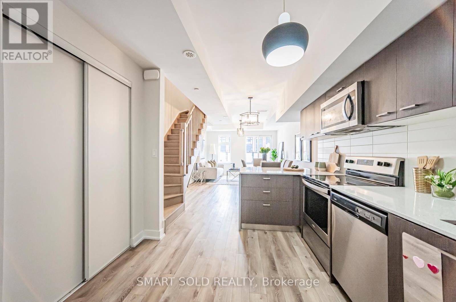 132 - 20 Echo Point, Toronto, ON - Indoor Photo Showing Kitchen
