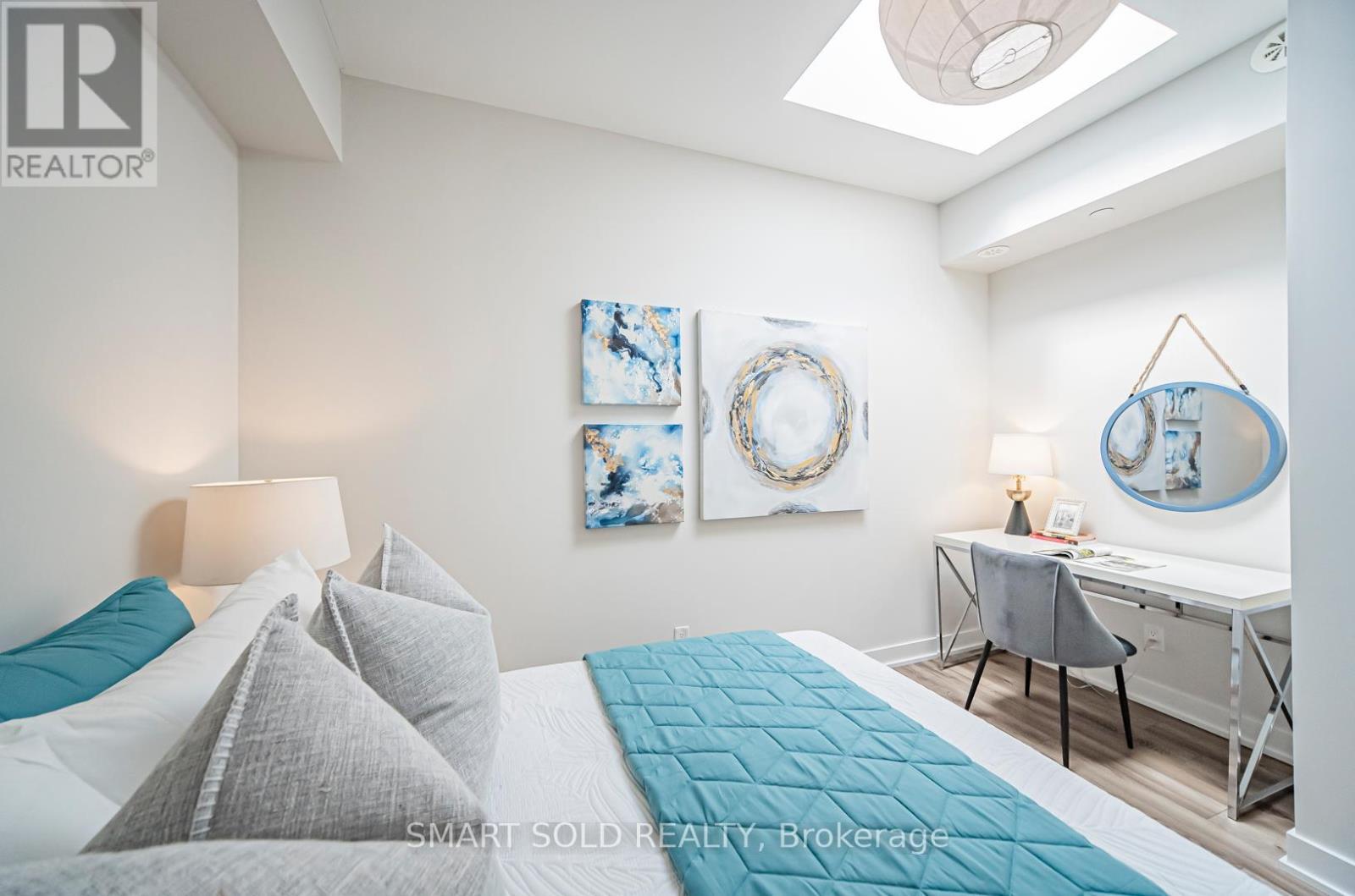 132 - 20 Echo Point, Toronto, ON - Indoor Photo Showing Bedroom