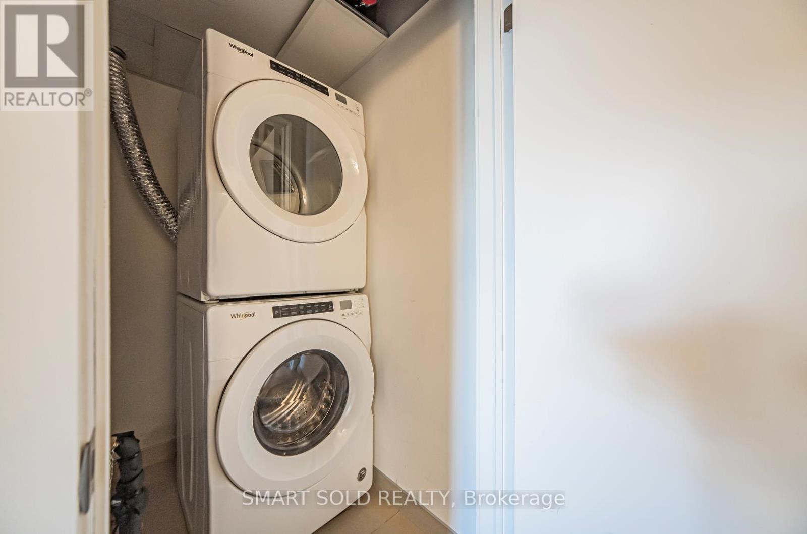 132 - 20 Echo Point, Toronto, ON - Indoor Photo Showing Laundry Room