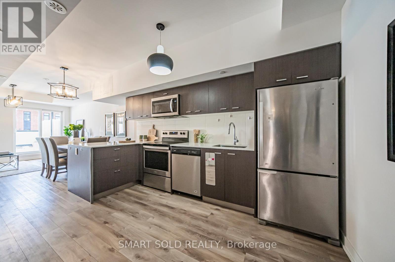 132 - 20 Echo Point, Toronto, ON - Indoor Photo Showing Kitchen