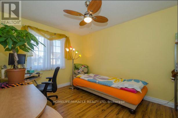 30 Masters Green Crescent, Brampton, ON - Indoor Photo Showing Bedroom