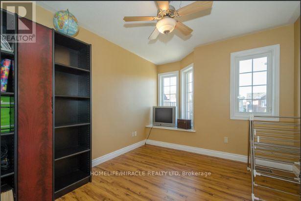 30 Masters Green Crescent, Brampton, ON - Indoor Photo Showing Other Room