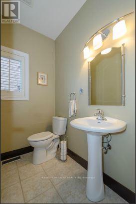 30 Masters Green Crescent, Brampton, ON - Indoor Photo Showing Bathroom