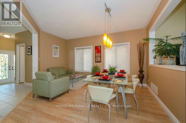 30 Masters Green Crescent, Brampton, ON - Indoor Photo Showing Other Room