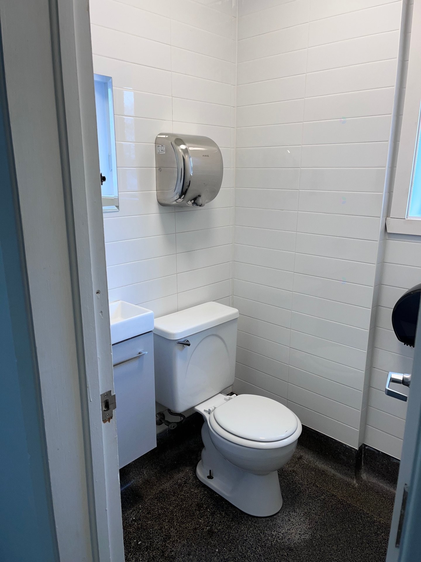 Salle d'eau - 102-173 Av. Cartier, Pointe-Claire, QC - Indoor Photo Showing Bathroom