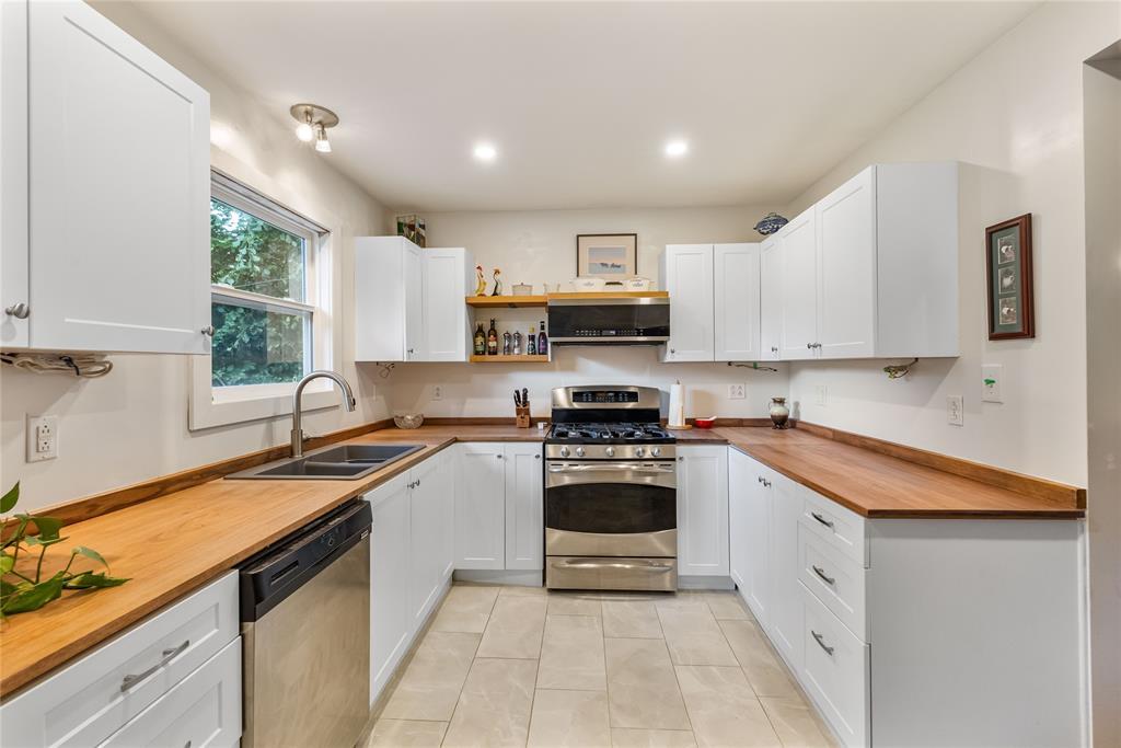 13 Gooseberry Lane, St. John'S, NL - Indoor Photo Showing Kitchen With Double Sink