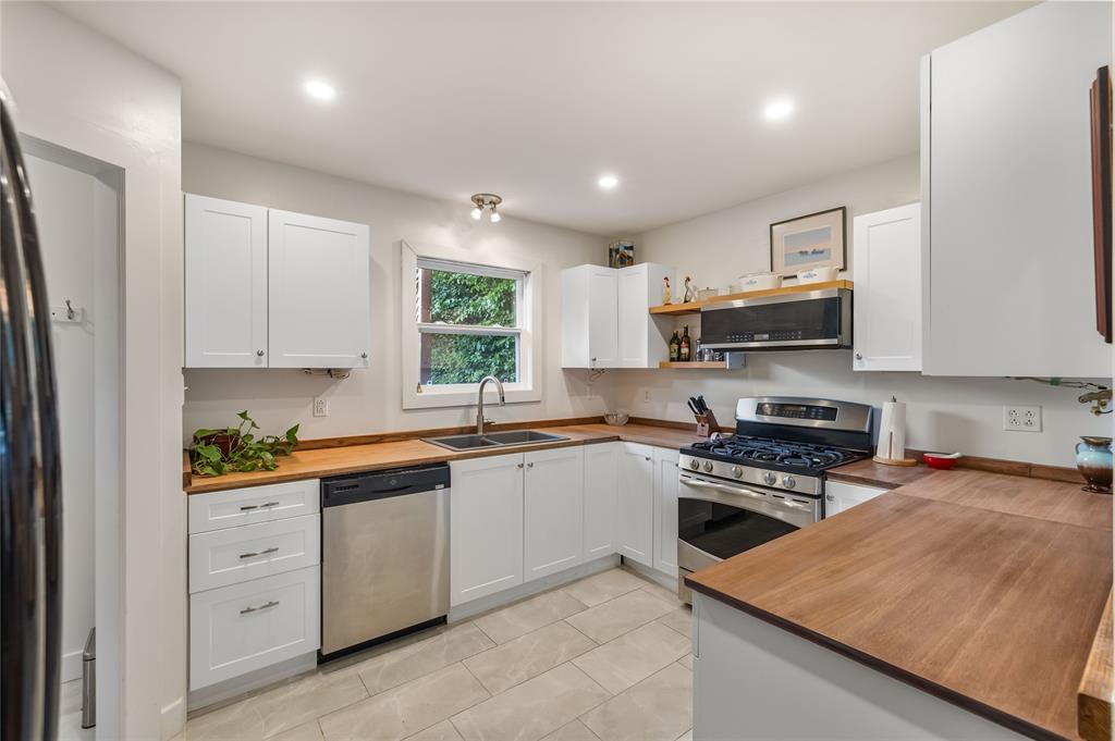 13 Gooseberry Lane, St. John'S, NL - Indoor Photo Showing Kitchen With Double Sink