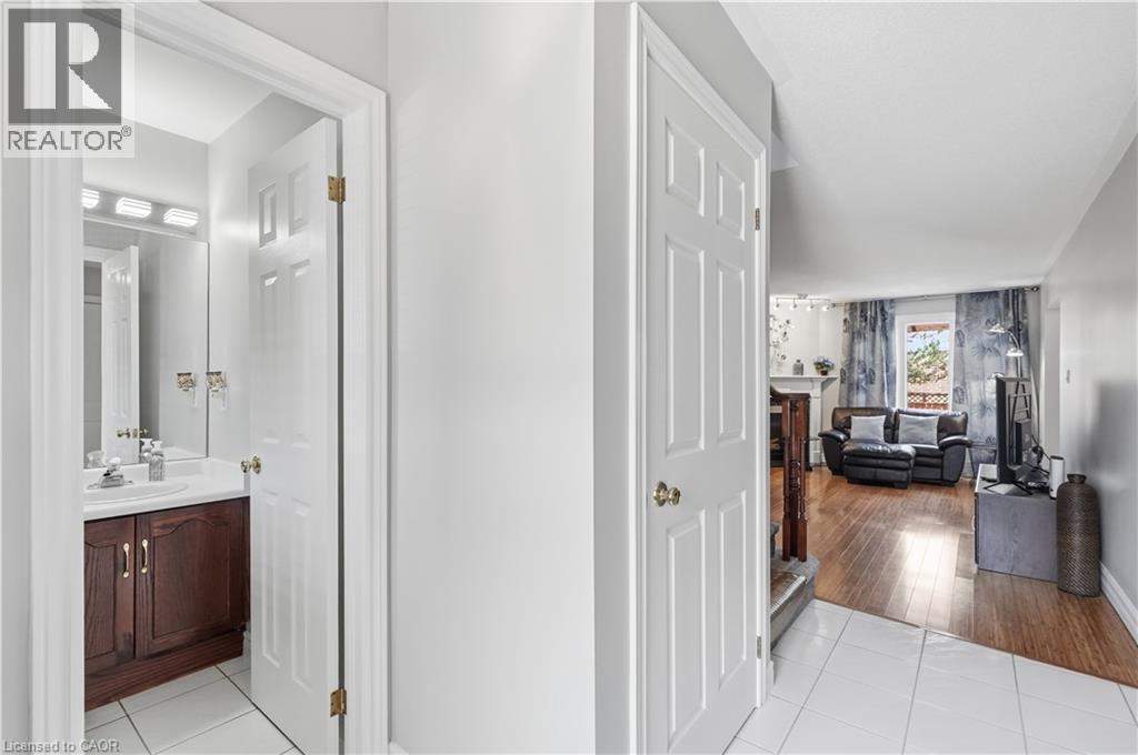 31 Fano Drive, Hamilton, ON - Indoor Photo Showing Other Room