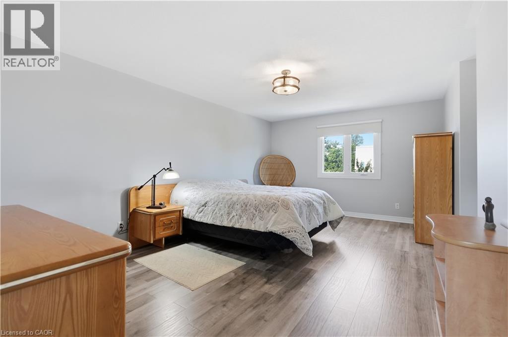 31 Fano Drive, Hamilton, ON - Indoor Photo Showing Bedroom