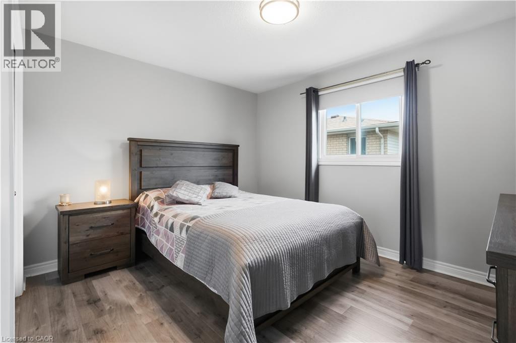 31 Fano Drive, Hamilton, ON - Indoor Photo Showing Bedroom