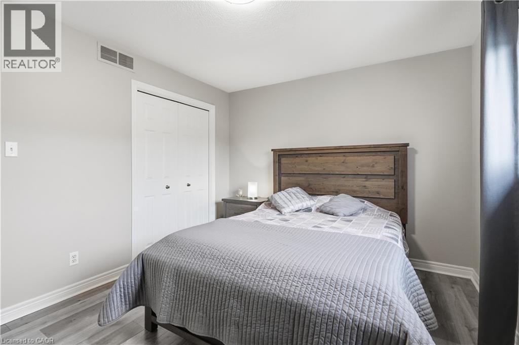 31 Fano Drive, Hamilton, ON - Indoor Photo Showing Bedroom