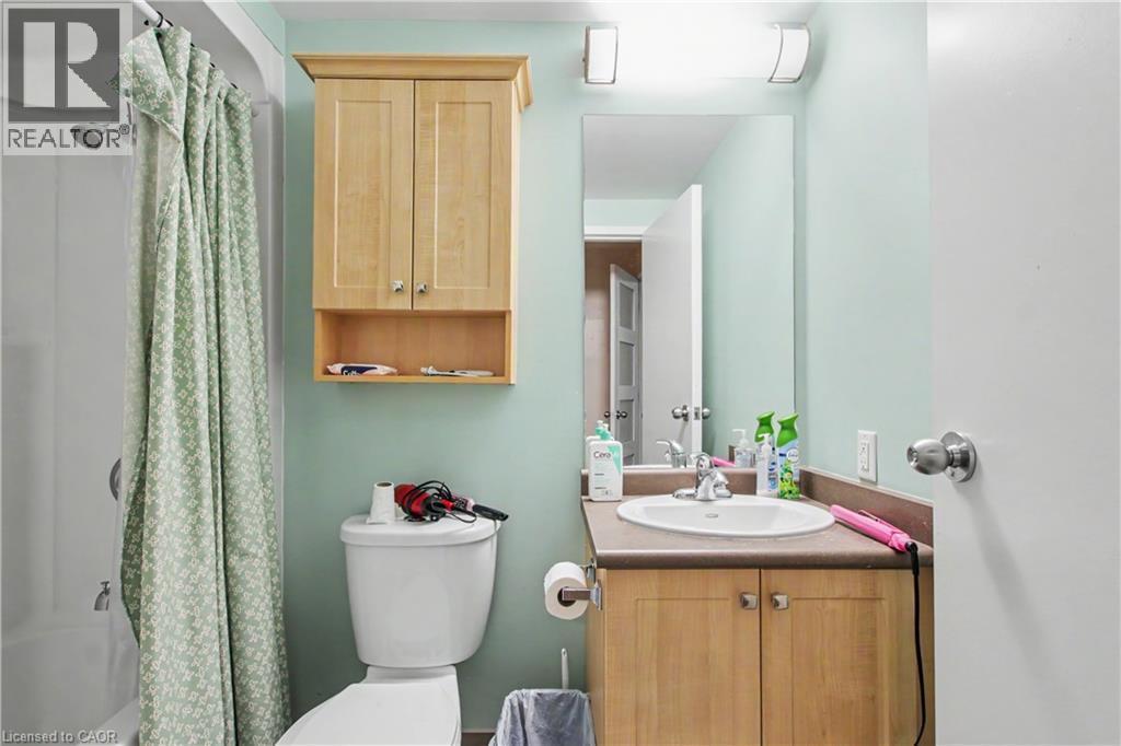 96 University Avenue W, Waterloo, ON - Indoor Photo Showing Bathroom