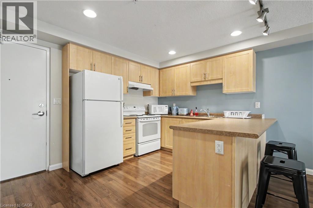 96 University Avenue W, Waterloo, ON - Indoor Photo Showing Kitchen