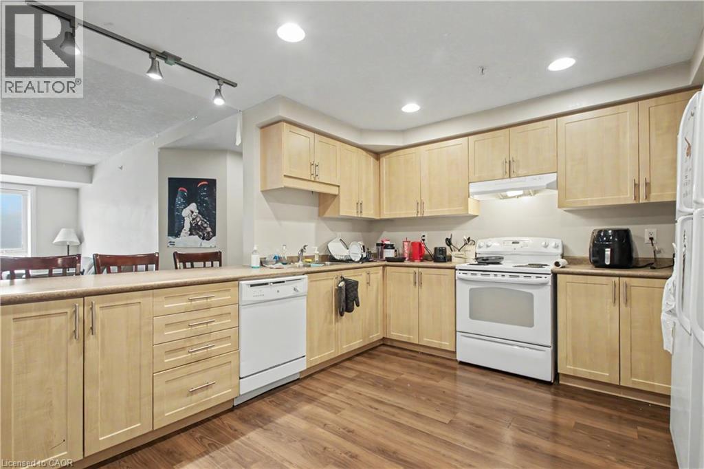 96 University Avenue W, Waterloo, ON - Indoor Photo Showing Kitchen With Double Sink