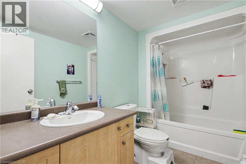 96 University Avenue W, Waterloo, ON - Indoor Photo Showing Bathroom
