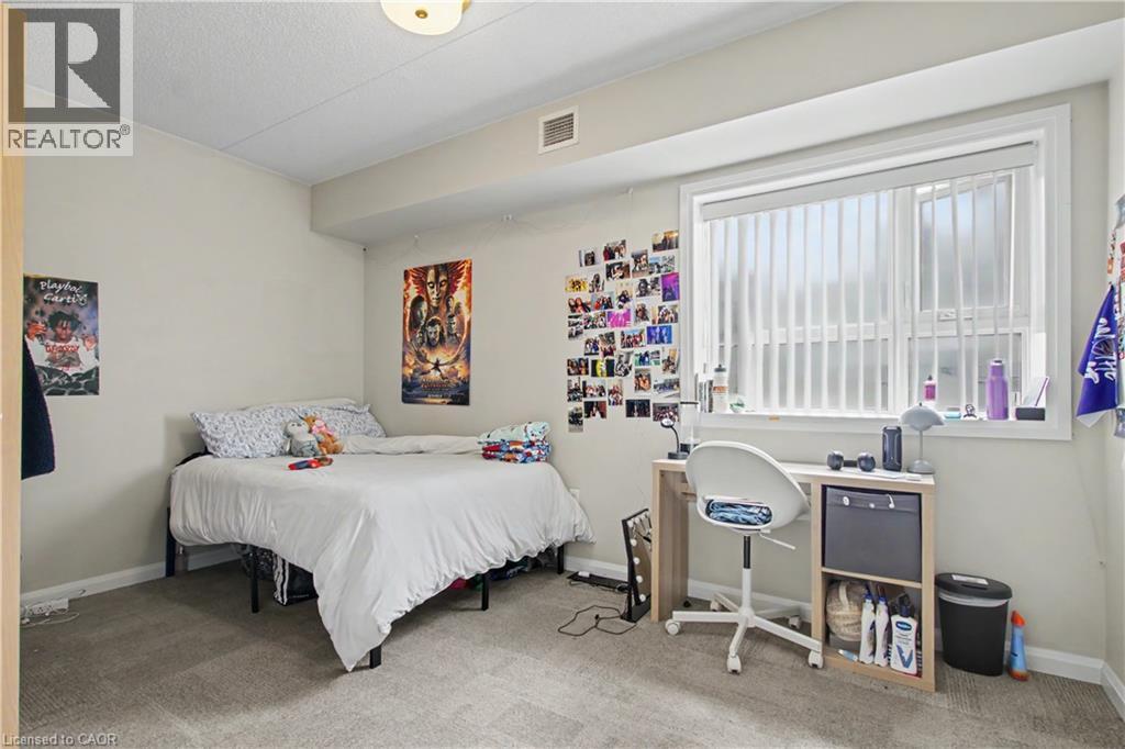 96 University Avenue W, Waterloo, ON - Indoor Photo Showing Bedroom
