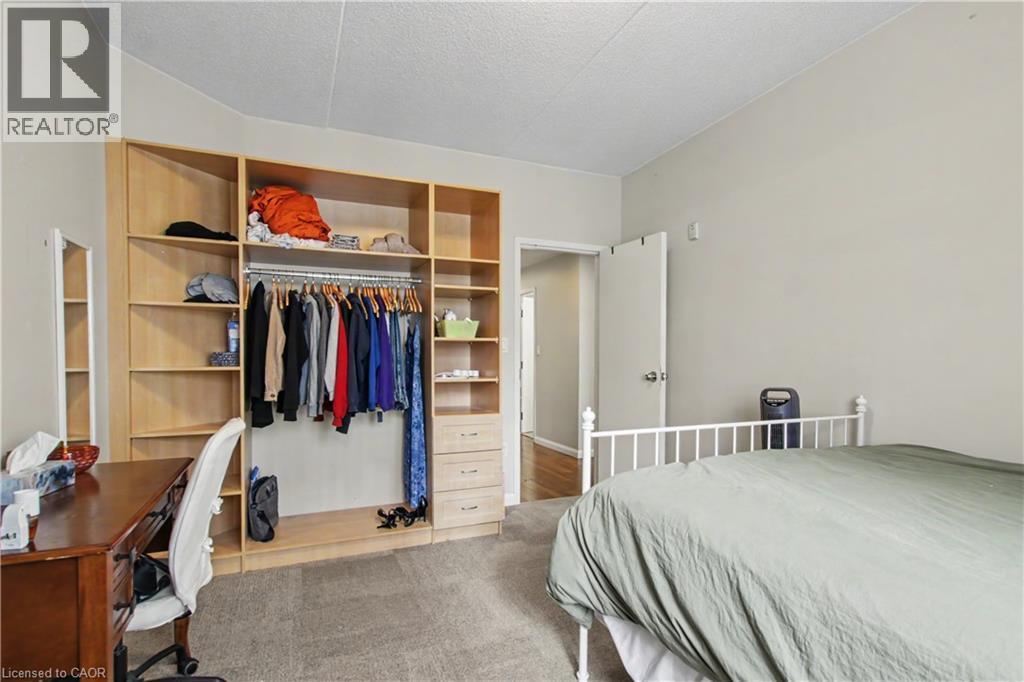 96 University Avenue W, Waterloo, ON - Indoor Photo Showing Bedroom