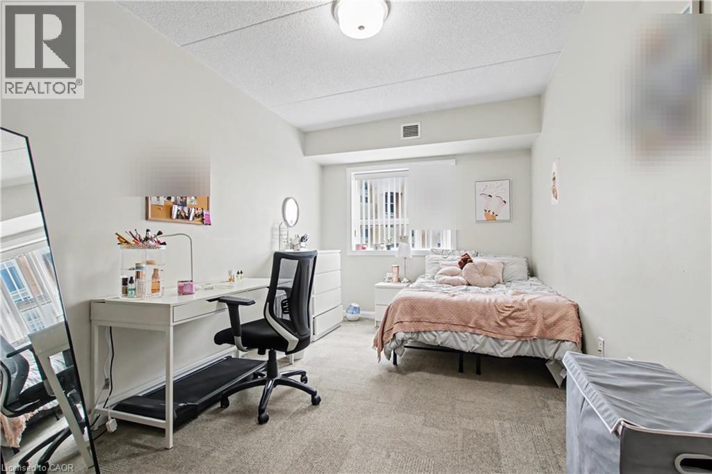 96 University Avenue W, Waterloo, ON - Indoor Photo Showing Bedroom