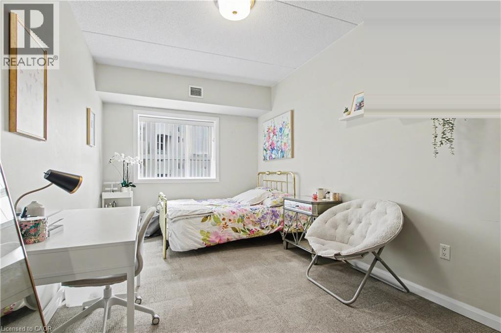96 University Avenue W, Waterloo, ON - Indoor Photo Showing Bedroom