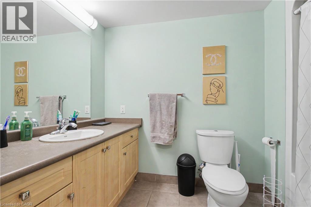 96 University Avenue W, Waterloo, ON - Indoor Photo Showing Bathroom