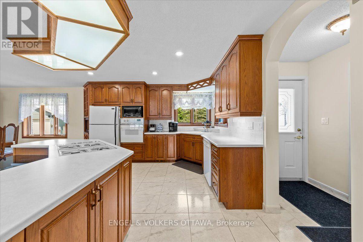 3805 Big Rideau Lake Road, Rideau Lakes, ON - Indoor Photo Showing Kitchen