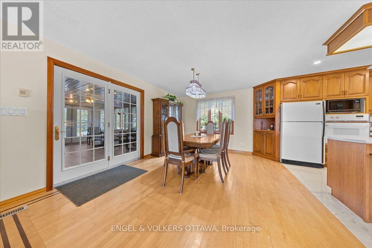 3805 Big Rideau Lake Road, Rideau Lakes, ON - Indoor