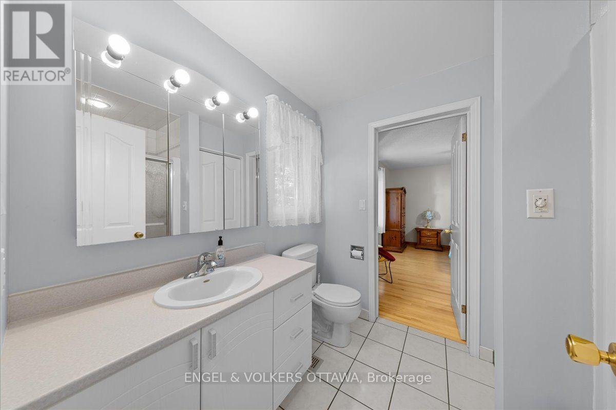 3805 Big Rideau Lake Road, Rideau Lakes, ON - Indoor Photo Showing Bathroom