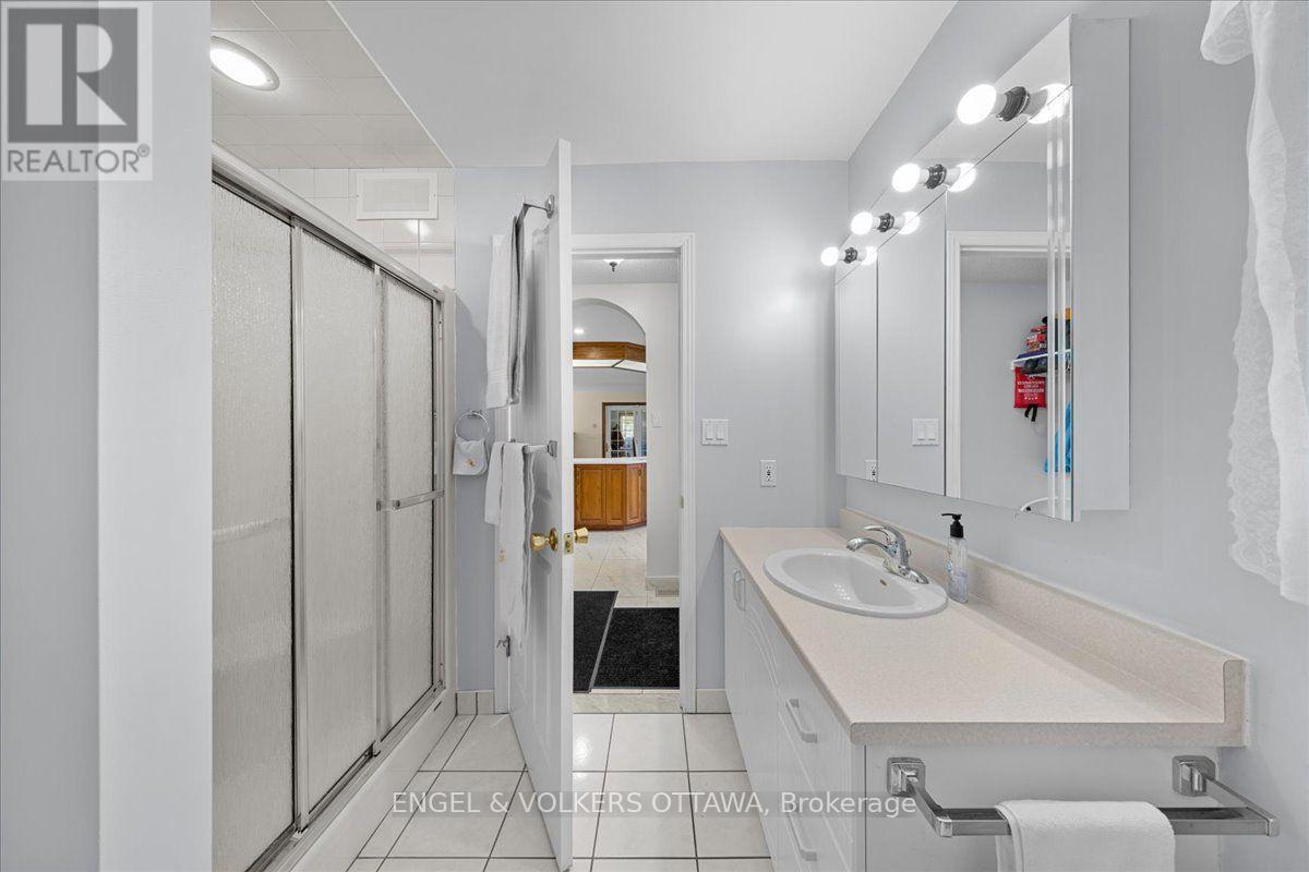 3805 Big Rideau Lake Road, Rideau Lakes, ON - Indoor Photo Showing Bathroom