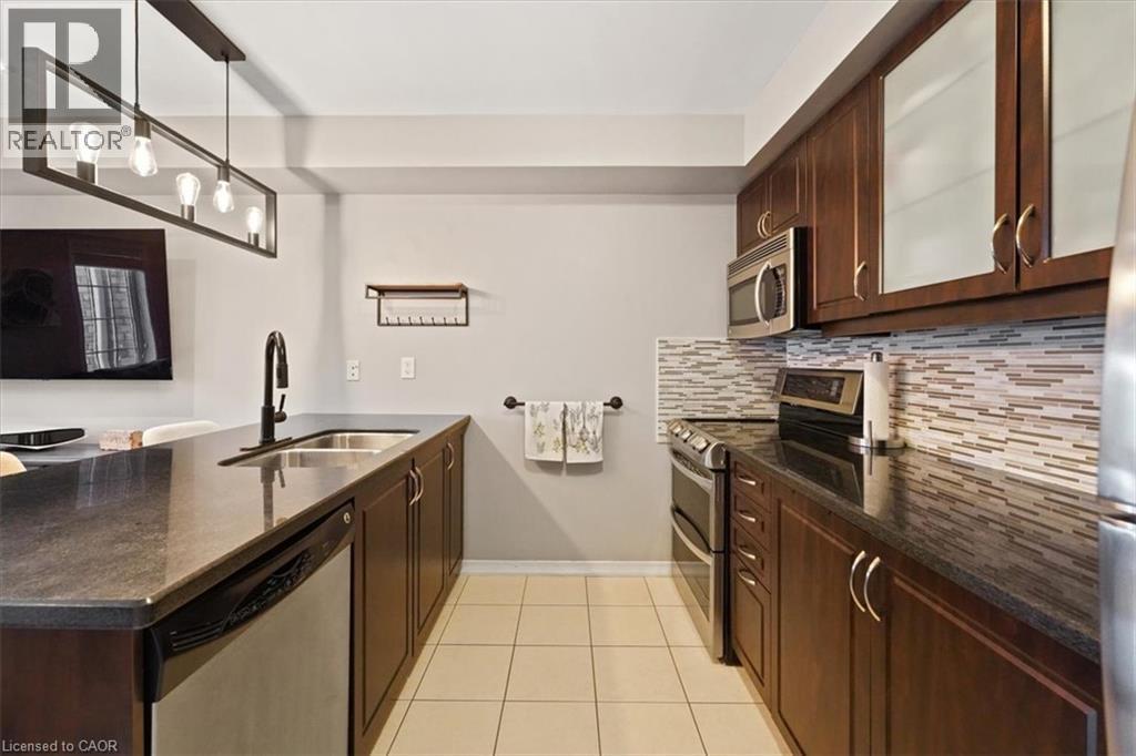 7 Sirente Drive Unit# 7, Hamilton, ON - Indoor Photo Showing Kitchen With Double Sink