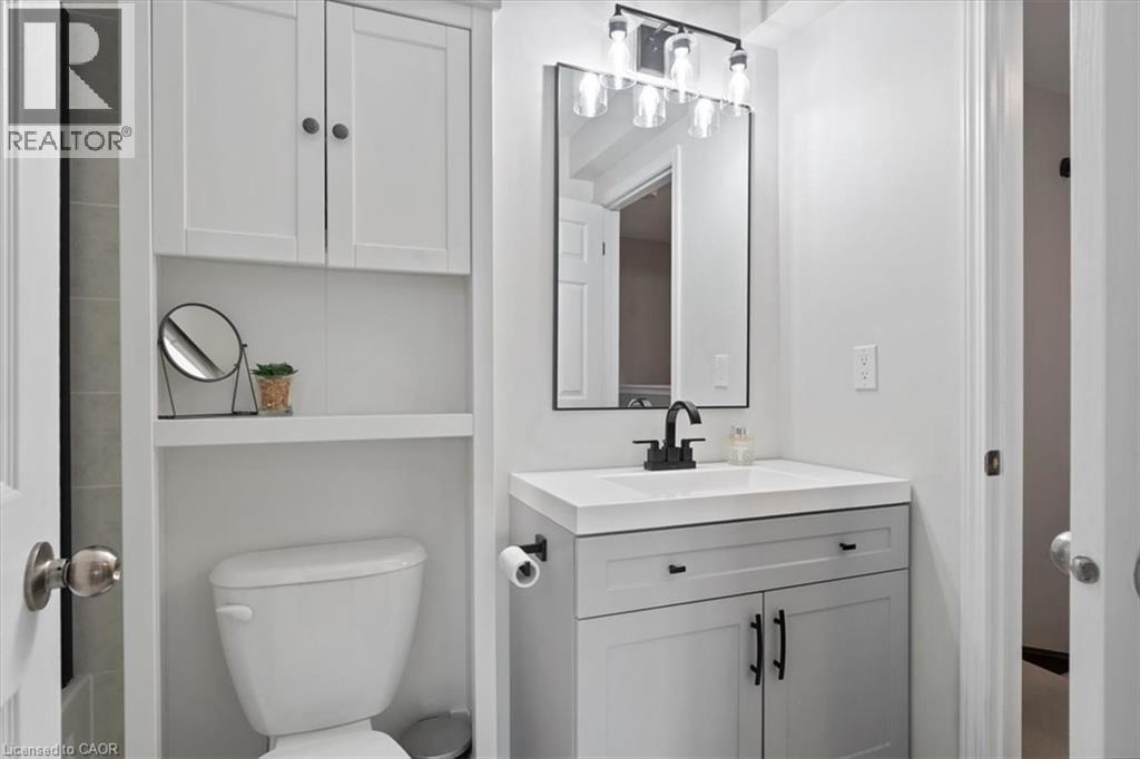 7 Sirente Drive Unit# 7, Hamilton, ON - Indoor Photo Showing Bathroom