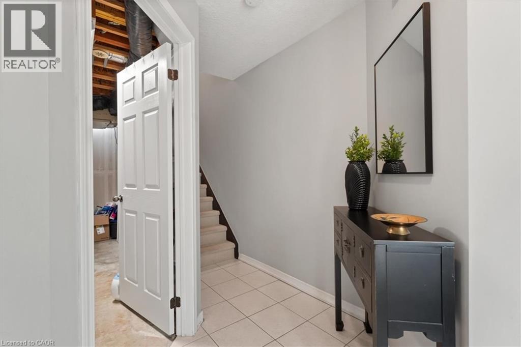 7 Sirente Drive Unit# 7, Hamilton, ON - Indoor Photo Showing Other Room