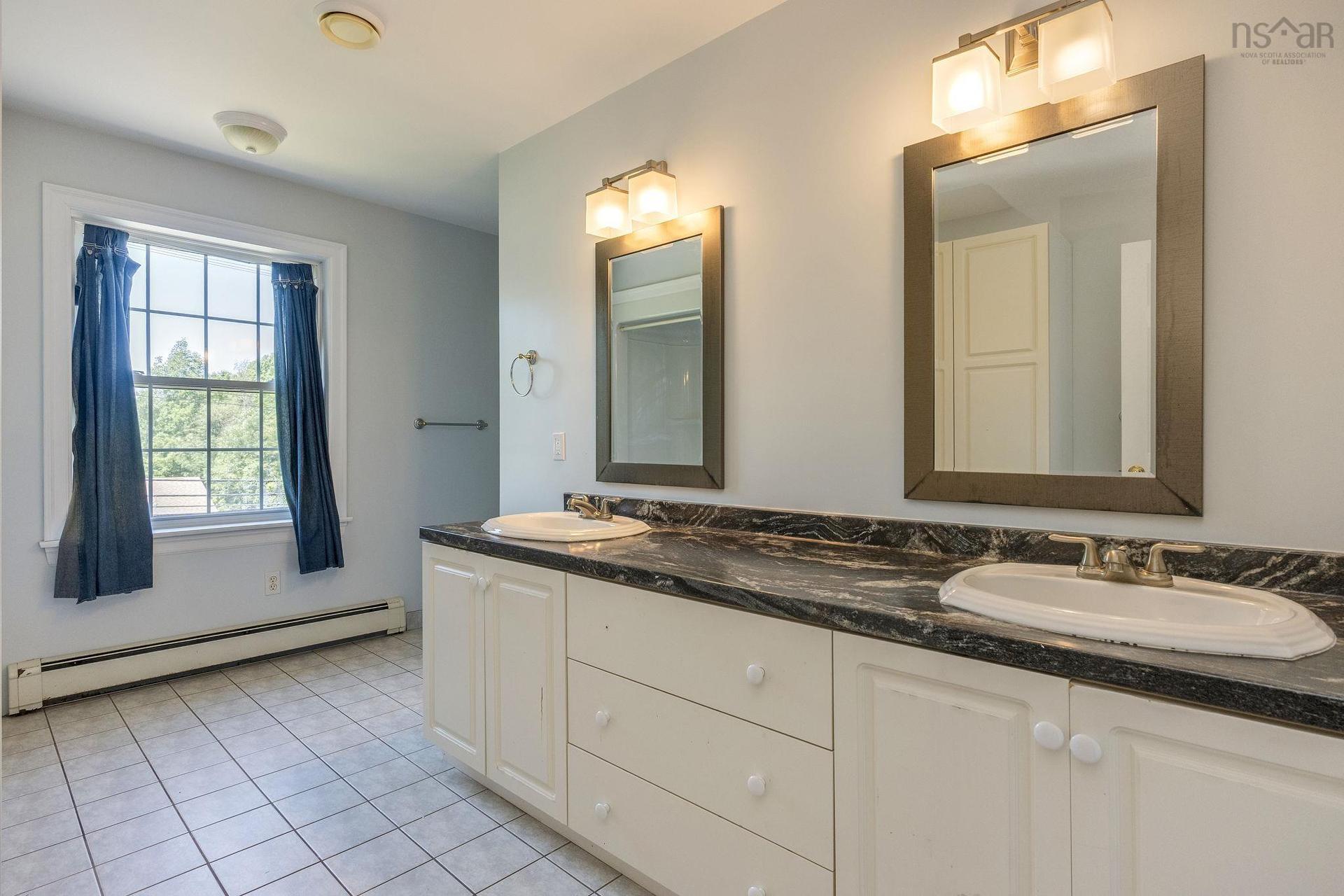 174 Prospect Avenue, Kentville, NS - Indoor Photo Showing Bathroom