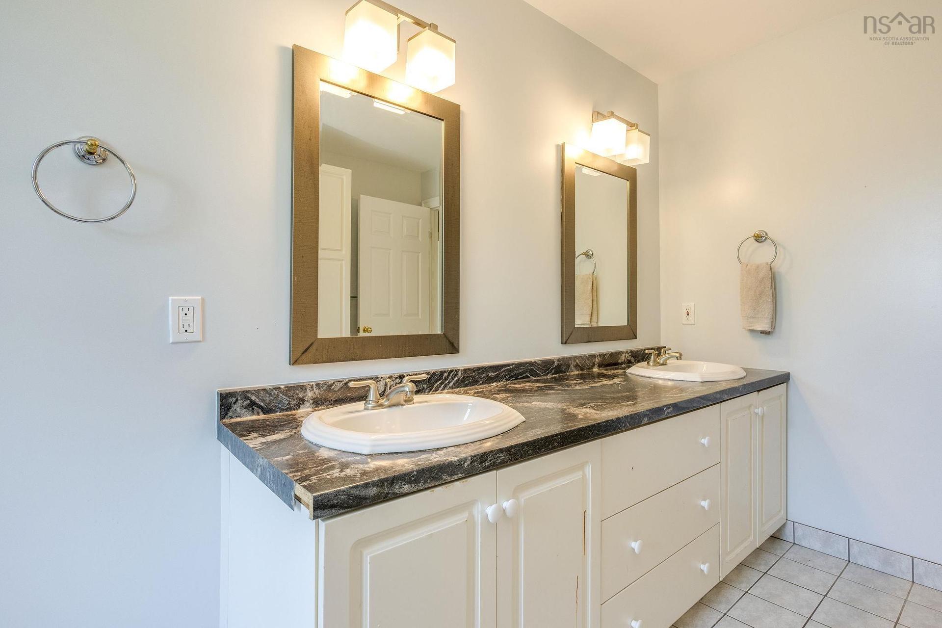 174 Prospect Avenue, Kentville, NS - Indoor Photo Showing Bathroom