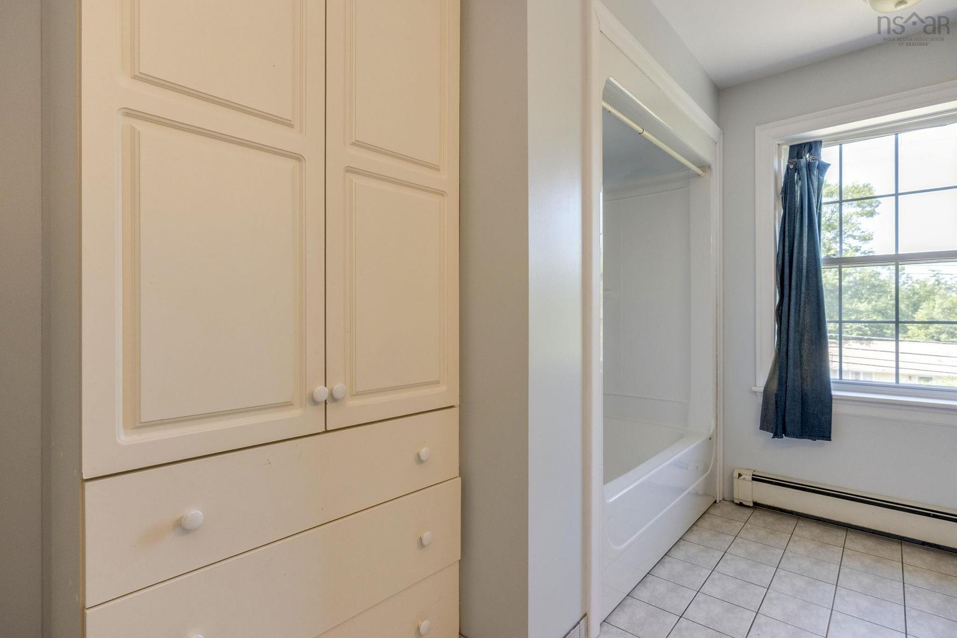 174 Prospect Avenue, Kentville, NS - Indoor Photo Showing Bathroom