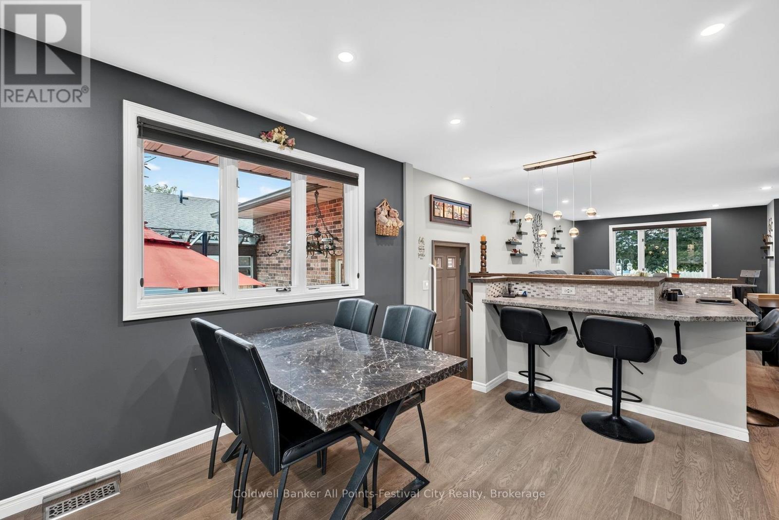 128 Cambria Road N, Goderich (Goderich (Town)), ON - Indoor Photo Showing Dining Room